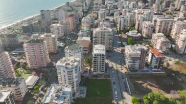 Bir kazıcının hava 4K video ile yeni bir perspektiften kazı mükemmelliğine bakınız.