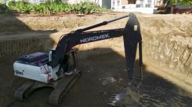Hava görüntüsünden elde edilen beton akışına geri sayım, 4K 'daki alanın hazır olduğunu gösteriyor..