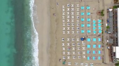 4K 'da ıssız, ıssız ve ıssız bir sahilin ıssızlığını yaşayın..