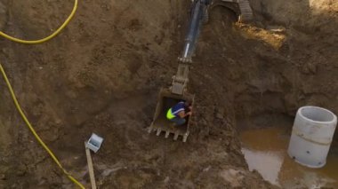 Makine ve işçiler projede birlikte çalışacaklar..