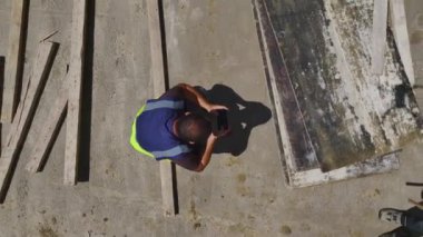 Temelde metalle ilgilenen tayfaya bakın, yukarıdan yakalandılar..