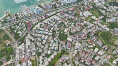 Alanya 'daki Avsallar' ın büyüleyici bölgesinin üzerinden uç, güzel Akdeniz 'in yuvasındaki.