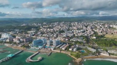 Lüks deniz kenarındaki tatil beldelerinde yukarıdan güzel imkanlar deneyin..