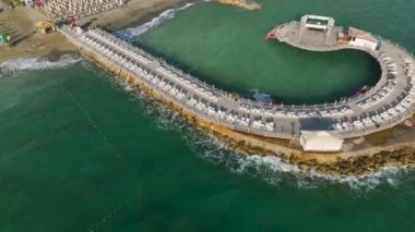 Müsrif sahil otellerini ve deniz kenarındaki büyük altyapılarını keşfedin..