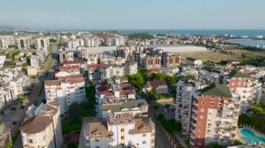 Alanya 'da küçük bir mahalle olan Avsallar' ın sakin ve sessiz atmosferini izleyin..