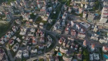 Alanya 'da güzel bir mahalle olan Avsallar' ın resimli manzarasını keşfedin..