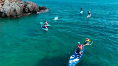 Kristal berrak Akdeniz sularında huzurlu bir kürek çekme macerasının tadını çıkarın..