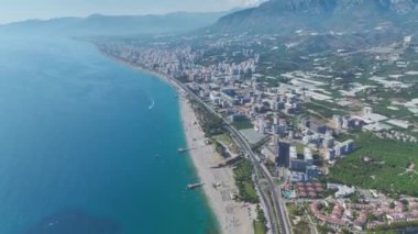 Alanya 'nın Akdeniz kıyısındaki muhteşem manzaralı su sporlarının tadını çıkarın..