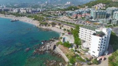 Alanya 'nın Akdeniz kıyı şeridi boyunca uzanan su sporlarına bakın, şehir manzarası çok güzel..