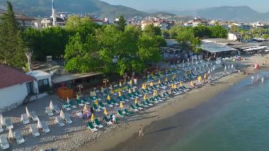 Akdeniz boyunca manzaralı gezinti ve kıyı manzarasına bakın..