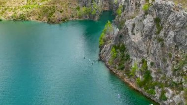 Türkiye 'nin büyük kanyonunda sörf yapma macerasının tadını çıkar, keşfetme ve rahatlatma.