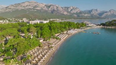 Antalya Kemer 'deki berrak, berrak, masmavi Akdeniz sularına bakın..