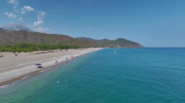 Antalya 'daki büyük sahili izleyin. Akdeniz' in nefes kesici manzarası..