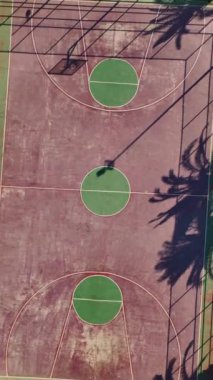 4K 'deki yüksek smaç ve basketbol heyecanını tecrübe edin.