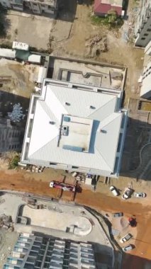 Gelişmekte olan bölgede evler şekillenirken, 4K detaylarıyla ele geçirilen heyecan verici geleceği keşfedin..