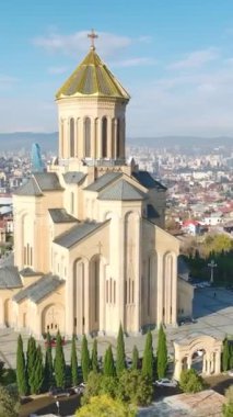 Görkemli bir şekilde sergilenen Sameba Tapınağı 'nın nefes kesici manzarası için göğe yükselin.