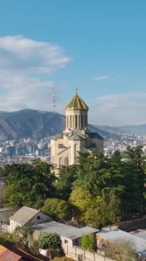 Sameba Tapınağı 'nda bir hava turuna çıkın. Tiflis' in kalbinde nefes kesen muhteşem bir manzara.