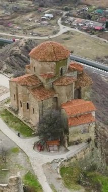 Gürcistan 'ın Mtskheta kentinin eşsiz dikey perspektifini keşfedin..