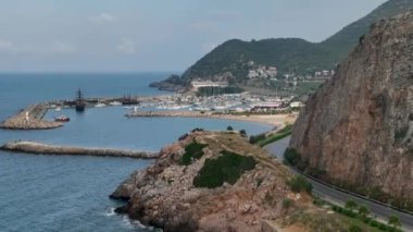 Tünel boyunca uzanan 4K görüntülerine dalın, Alanya 'daki iki önemli bölgeyi birleştirin..