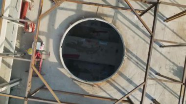 Sinema insansız hava aracı görüntüleri, tuhaf bir sahil kasabasında bir alışveriş merkezi oluşturulduğunu gösteriyor..