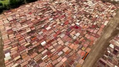 İHA 'lar, el yapımı güzelliğin doğal ihtişamıyla buluştuğu Türkiye kırsalının halılı manzaralarında yolculuğa çıksınlar..