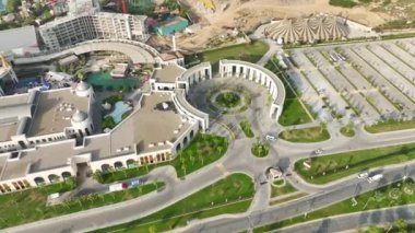 Triatletler Akdeniz 'i yüzerek, bisikletle ve 4K detaylarıyla aşarken, güneşin, denizin ve dayanıklılığın zaferiyle kutlayın..