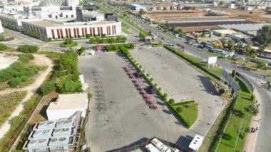 Titiz bir triatlon yolculuğunda deniz manzarasından peyzaja geçişi izleyin, canlı 4K ile çekilen..