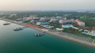 Sultanların zenginliğini Belek 'te yaşayın, nefes kesen 4K hava manzaralı, kraliyet lüksü sergilenen.