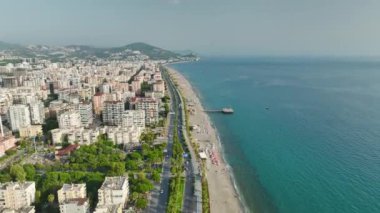 Yarının tasarımlarının bugün şekillendiği, 4K canlı hava görüntülerinin çekildiği ev inşaatının geleceğine bakın..