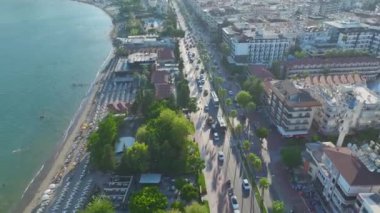 Bir Akdeniz şehrinin kıyı güzelliğinin ve gezintisinin tadını çıkarın..