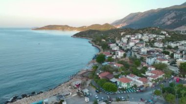 Antalya bölgesinde güneş doğarken Ka kasabasının sakin rıhtımına bakın..