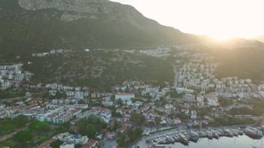 Ka 'daki çarpıcı tarihi amfi tiyatroya bakın. Etrafı güzel manzaralarla çevrili..