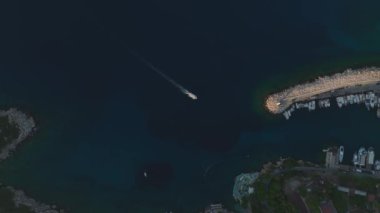 Antalya bölgesinde büyüleyici lüks yatlarla dolu marinası olan güzel Ka kasabasını görün..