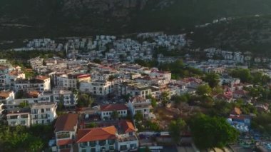 Antalya bölgesindeki büyük Ka kasabasında bulunan lüks yatların keyfini çıkarın..