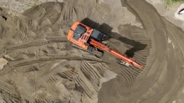 Kıyılardaki titanların dingin inzivaya çekilmeleri ve özenli çalışmaları kıtır kıtır 4K 'da sergilendi..