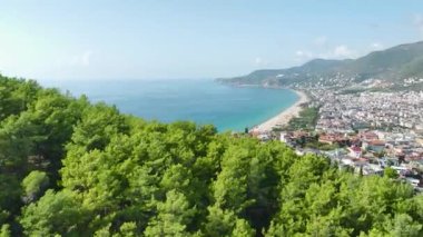 Akdeniz nöbetçisini, güneşteki Alanyas kalesini, gök mavisi suları gözleyip 4K 'da havada ele geçirileni izleyin..