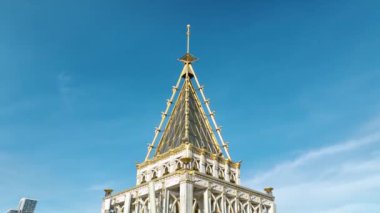 Batumi 'nin büyülü sokaklarında dolaş, tarihin güzellikle buluştuğu yerlerde, her köşe, zamanın bir kanıtı, 4K' da yakalandı..