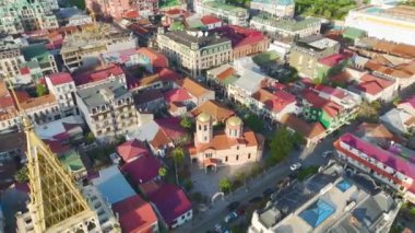 Batumi 'nin ruhunun derinliklerine dalın, zamansız güzelliklerle dolu nostaljik yolları keşfedin, her adım 4K' da bir keşif..