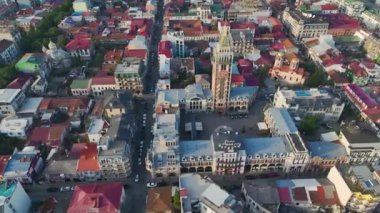 Batumi 'nin tarihi ahengini dinleyin, eski sokakların eski hikayelerle şarkı söylediği, melodilerinin 4K' da yankılandığı yer..