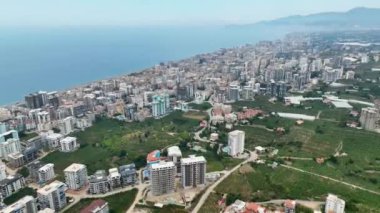 Akdeniz kıyısındaki binada bir patlama meydana geldi. Karmaşık cephe çalışmaları üzerine yoğunlaşıldı..