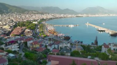 Alanya 'da bir maceraya atılın. Huzur içinde ve 4K' daki rahat gezinti alanında..