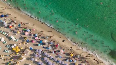 Güneşli Akdeniz kıyılarında her anın canlı 4K ile yakalandığı yaz mevsiminin tadını çıkarın..