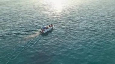 Gözlerden uzak koyları ve Akdeniz kıyısında gizli mücevherleri özel bir yattan keşfet..