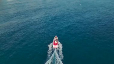 Heyecan verici deniz paraşütü deneyimi dalgaları ve rüzgarları hisset, 4K 'da denizin sakinliğiyle buluşuyor..