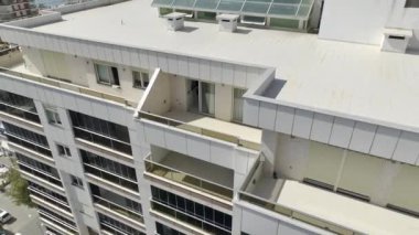 Çocuklar için heyecan verici maceralarla dolu özel havuz cennetimize dalın.