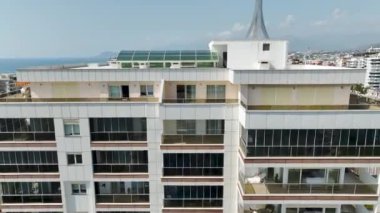 Prestij havuzumuzda çocuklar için bir sürü slaytla sonsuz bir eğlence.