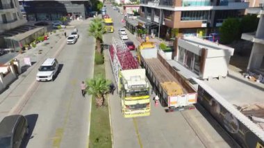 Hareketli bir işbirliği gösterisi..