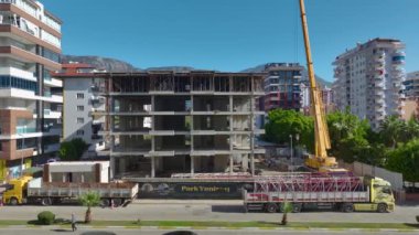 Dinamik ve hassas bir inşaat anı..