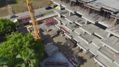 Canlı ve endüstriyel bir süreç.