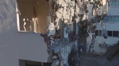 Dinamik ve aktif bir görünüm.